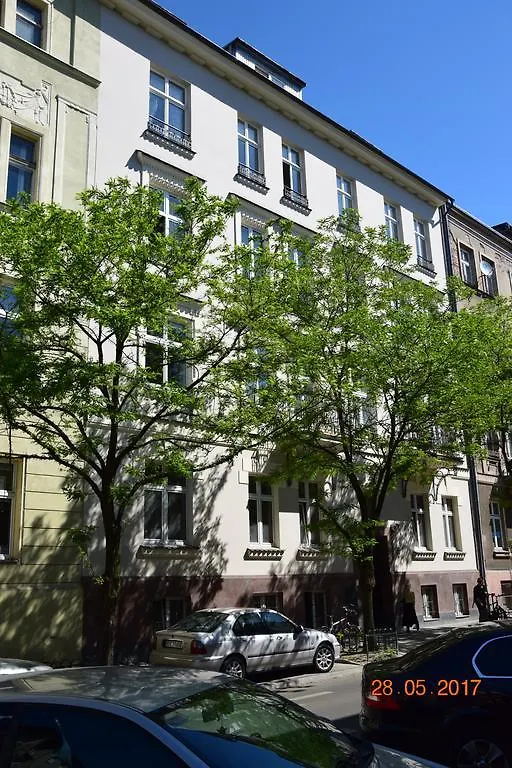 Yellow Peaked Shoe Apartment Krakov